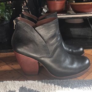 Kork and Ease Black leather booties size 8.